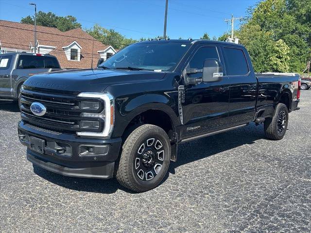 Certified 2025 Ford F250 Platinum AWD/4WD image 3