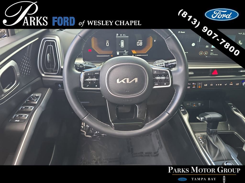 Used 2025 Kia Sorento EX w/ Panoramic Sunroof Package image 12