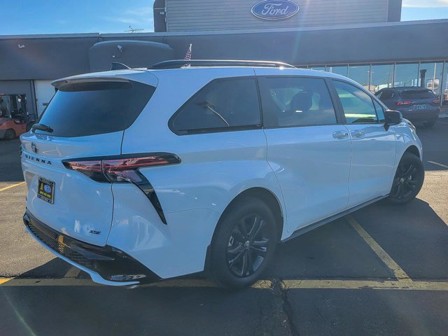 Used 2025 Toyota Sienna XSE image 4