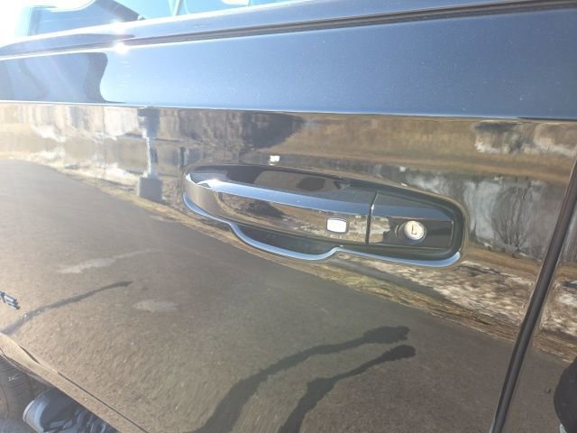 Used 2022 Chevrolet Tahoe Z71 w/ Z71 Off-Road Package image 24