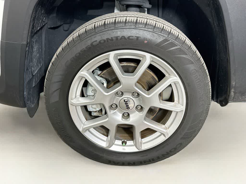Used 2023 Jeep Renegade Latitude AWD/4WD image 8