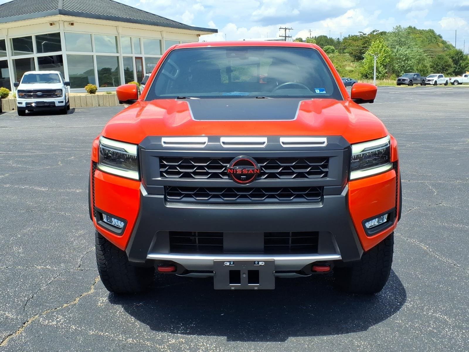 Used 2025 Nissan Frontier PRO-4X w/ Pro Convenience Package AWD/4WD image 3