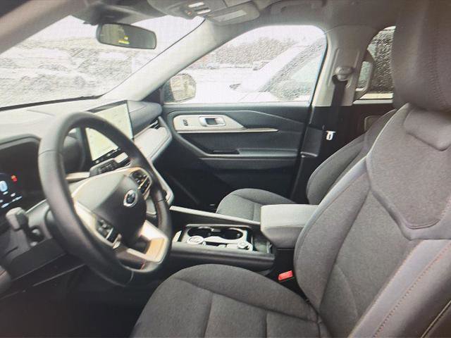 Certified 2025 Ford Explorer Active image 8