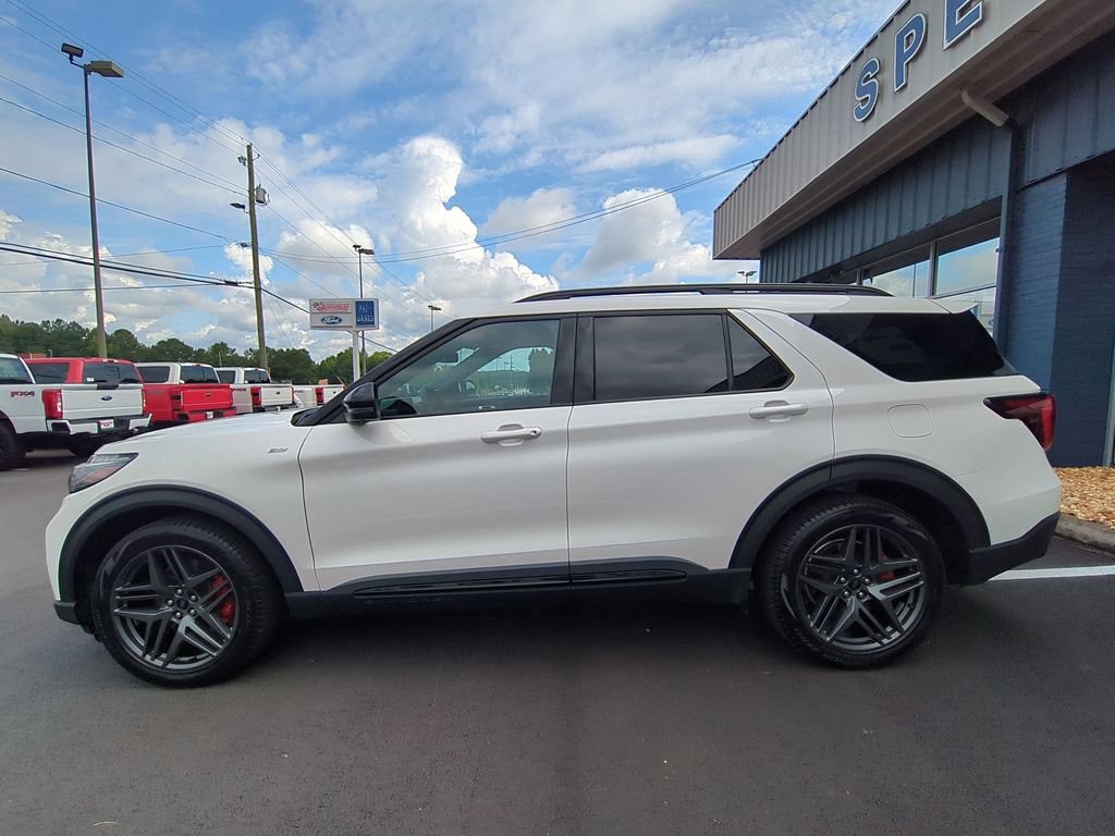 Certified 2025 Ford Explorer ST-Line w/ Premium Package AWD/4WD image 10