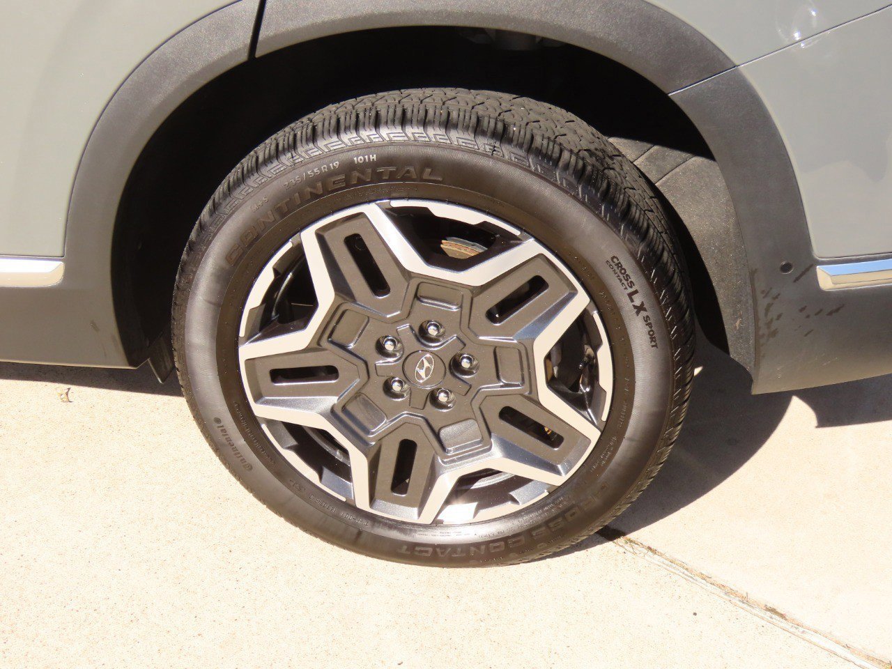 Used 2023 Hyundai Santa Fe Limited w/ Cargo Package image 18