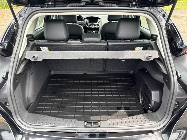 Certified 2018 Ford Focus Titanium w/ Titanium Technology Package FWD image 37