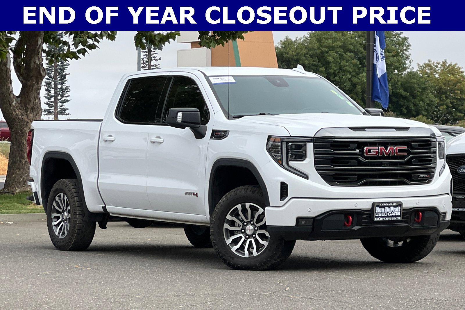 Used 2023 GMC Sierra 1500 AT4 image 2