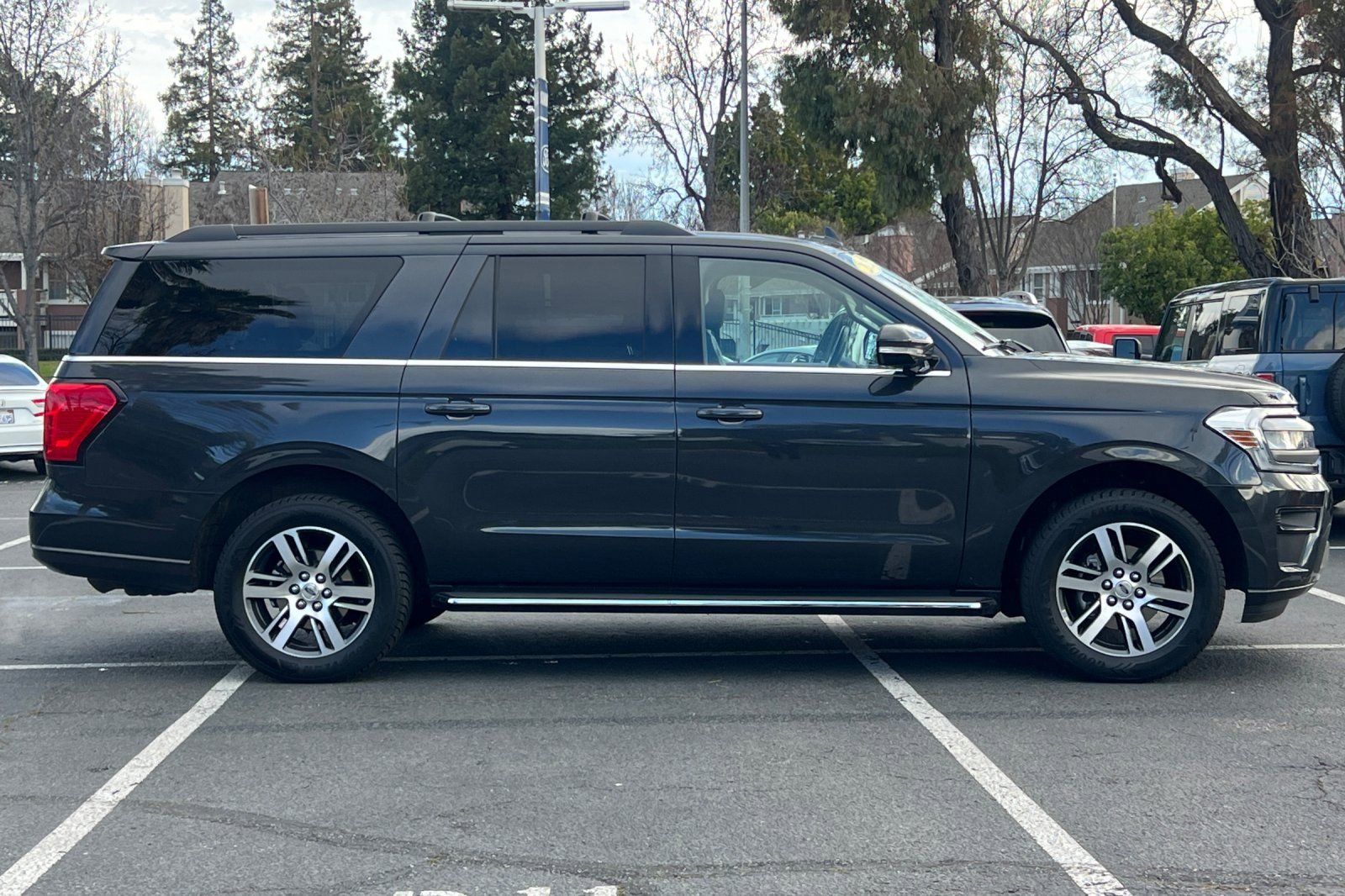 Certified 2023 Ford Expedition Max XLT image 3