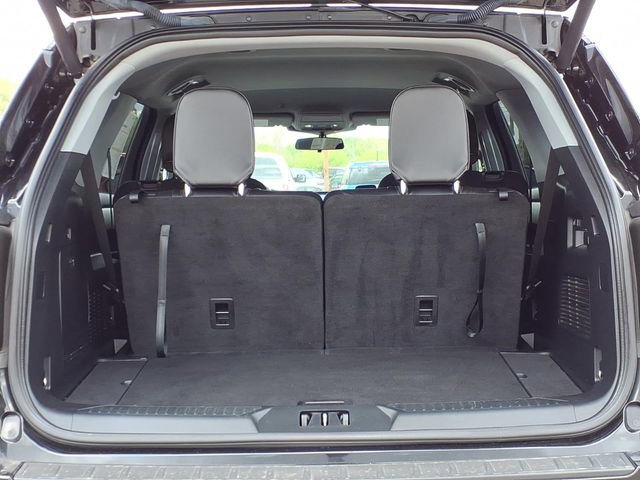 Certified 2023 Ford Explorer XLT w/ Equipment Group 202A AWD/4WD image 8