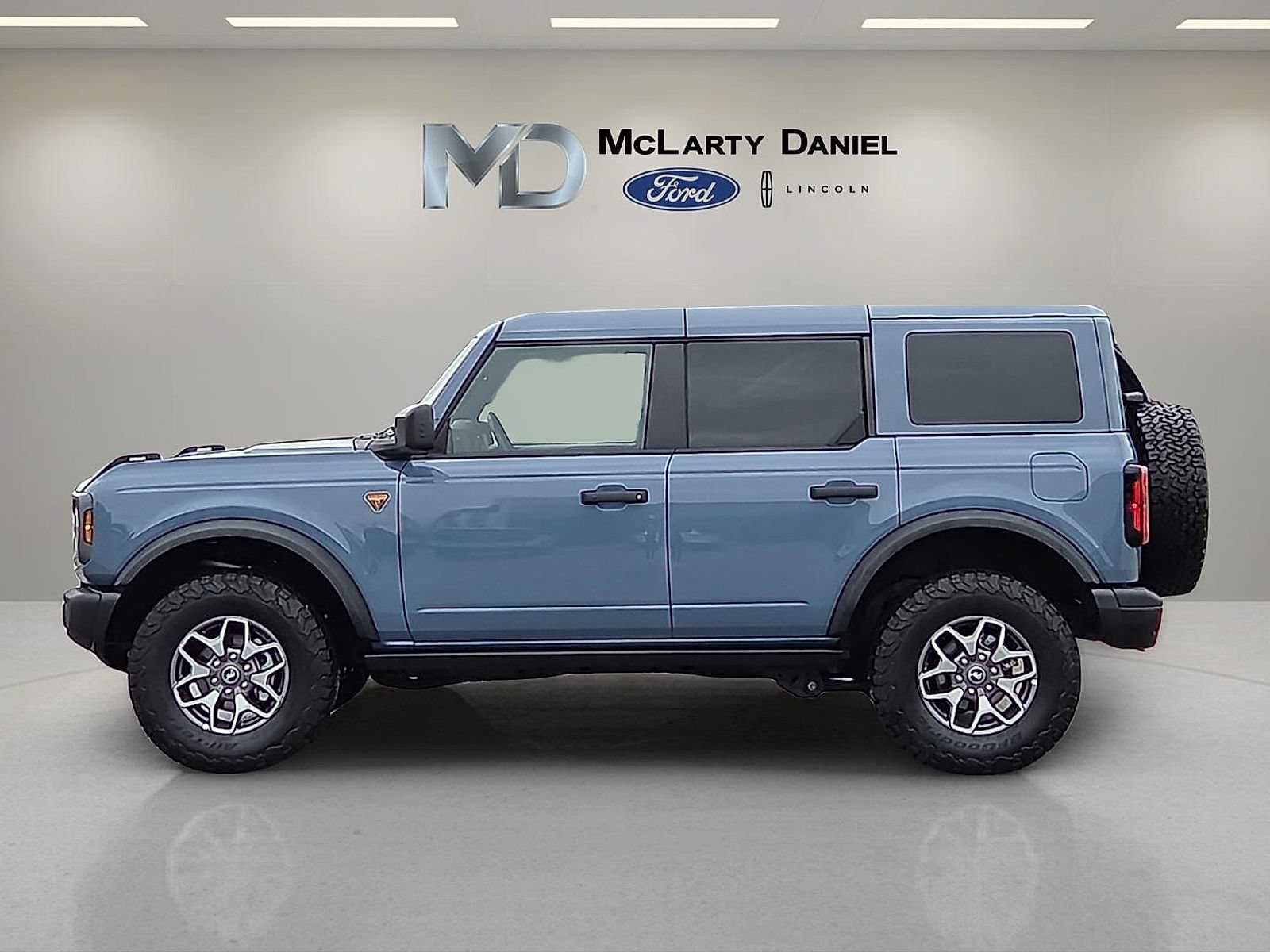Certified 2025 Ford Bronco Badlands AWD/4WD image 3