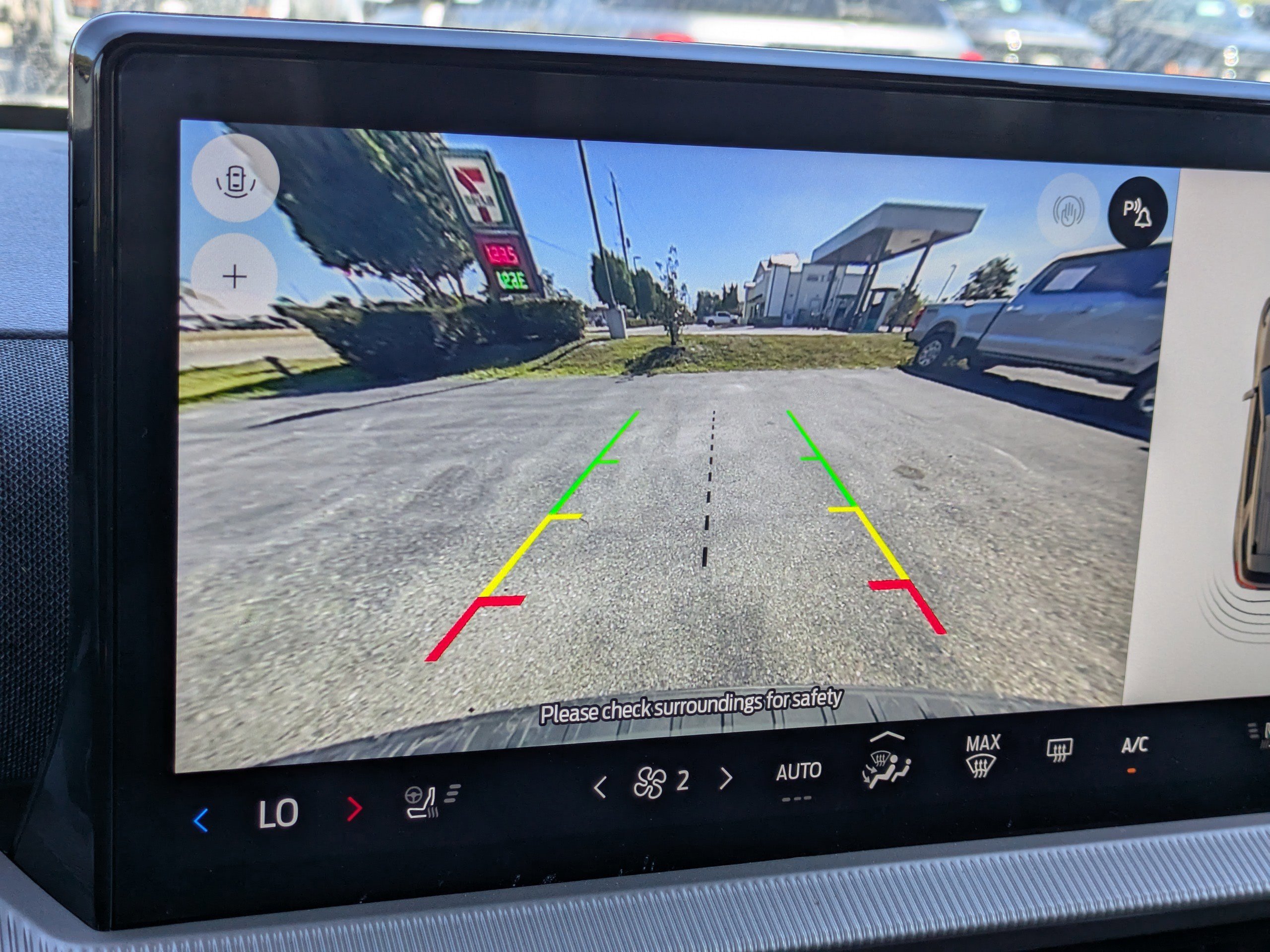 Certified 2025 Ford Explorer Active w/ Active Comfort Package image 28