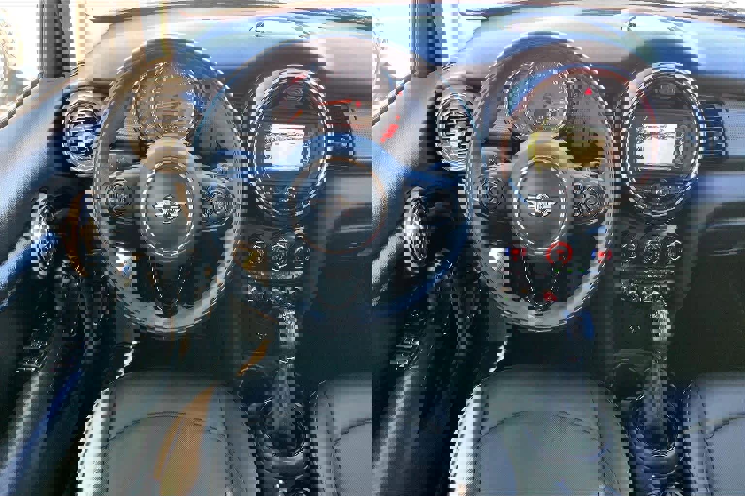 Used 2017 MINI Cooper 4-Door Hardtop image 14