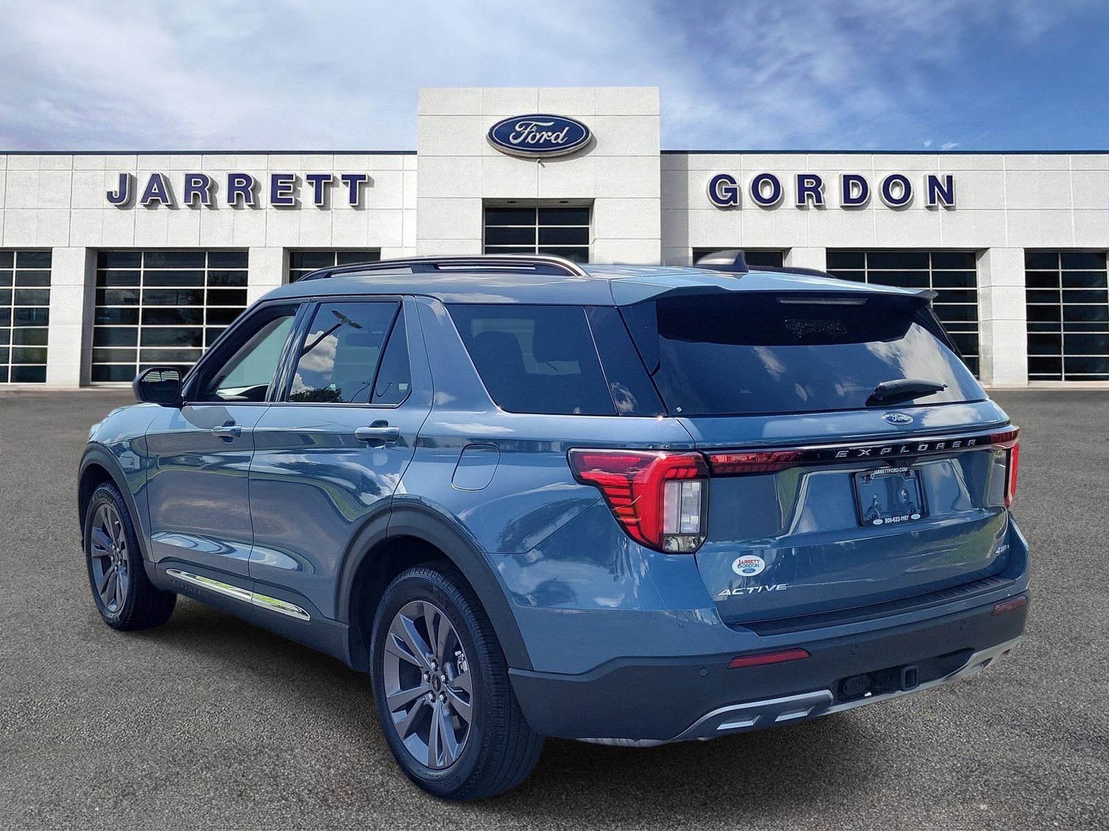 Certified 2025 Ford Explorer Active w/ Active Comfort Package AWD/4WD image 3
