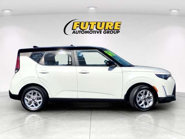 Used 2023 Kia Soul S FWD image 3