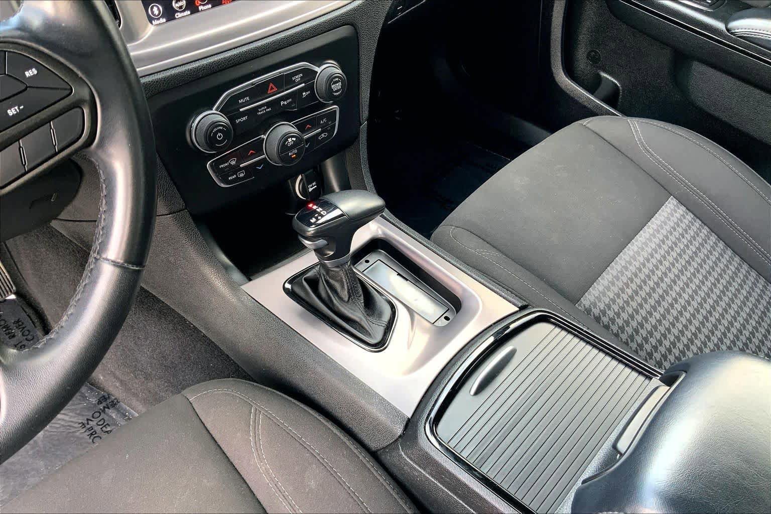 Used 2023 Dodge Charger SXT w/ Blacktop Package AWD/4WD image 17