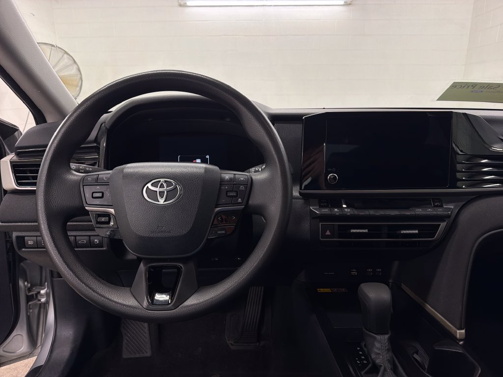 Used 2025 Toyota Camry LE FWD image 9