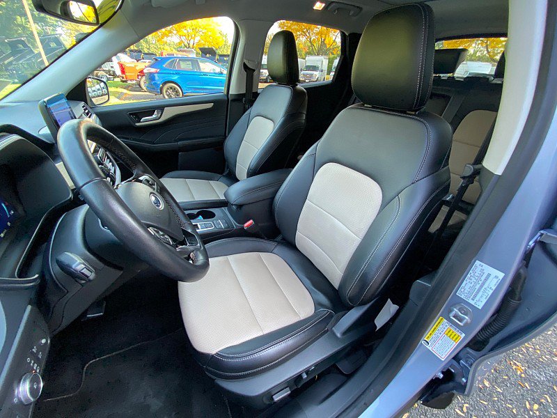 Certified 2022 Ford Escape Titanium w/ Titanium Elite Package AWD/4WD image 24