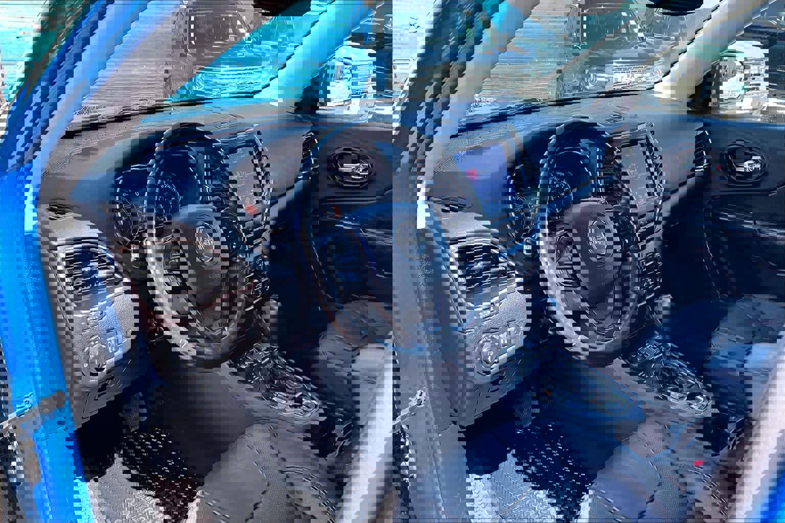 Used 2021 Jeep Cherokee Trailhawk w/ Technology Group image 17