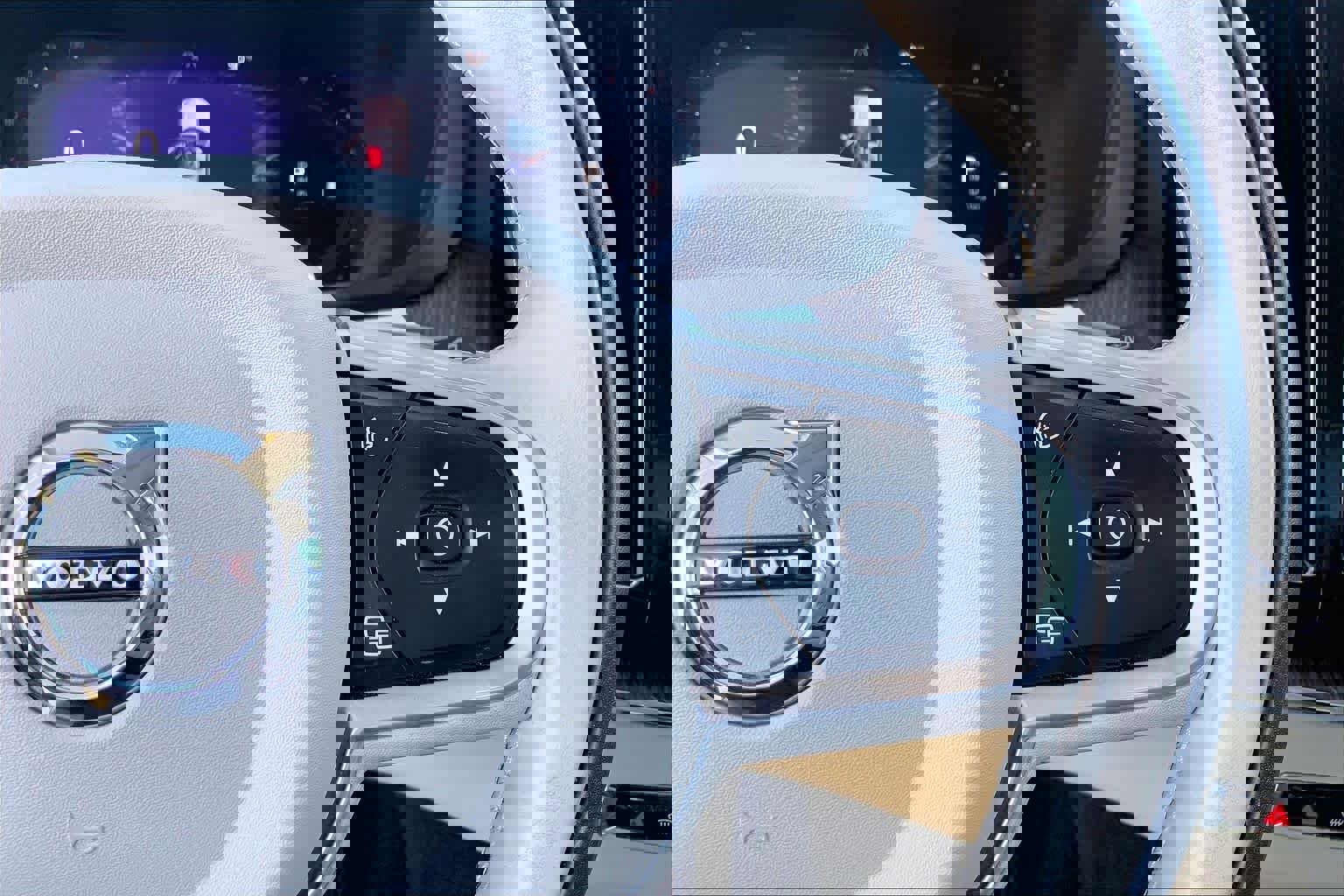 Used 2022 Volvo XC60 B5 Momentum w/ Protection Package Premier image 24