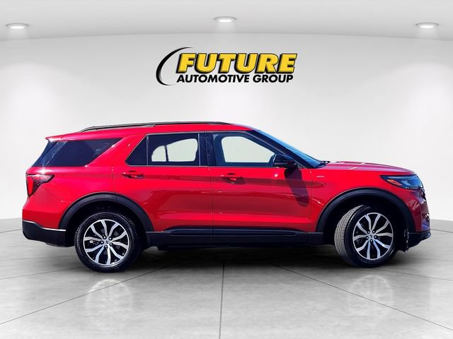 Certified 2025 Ford Explorer ST-Line AWD/4WD image 3