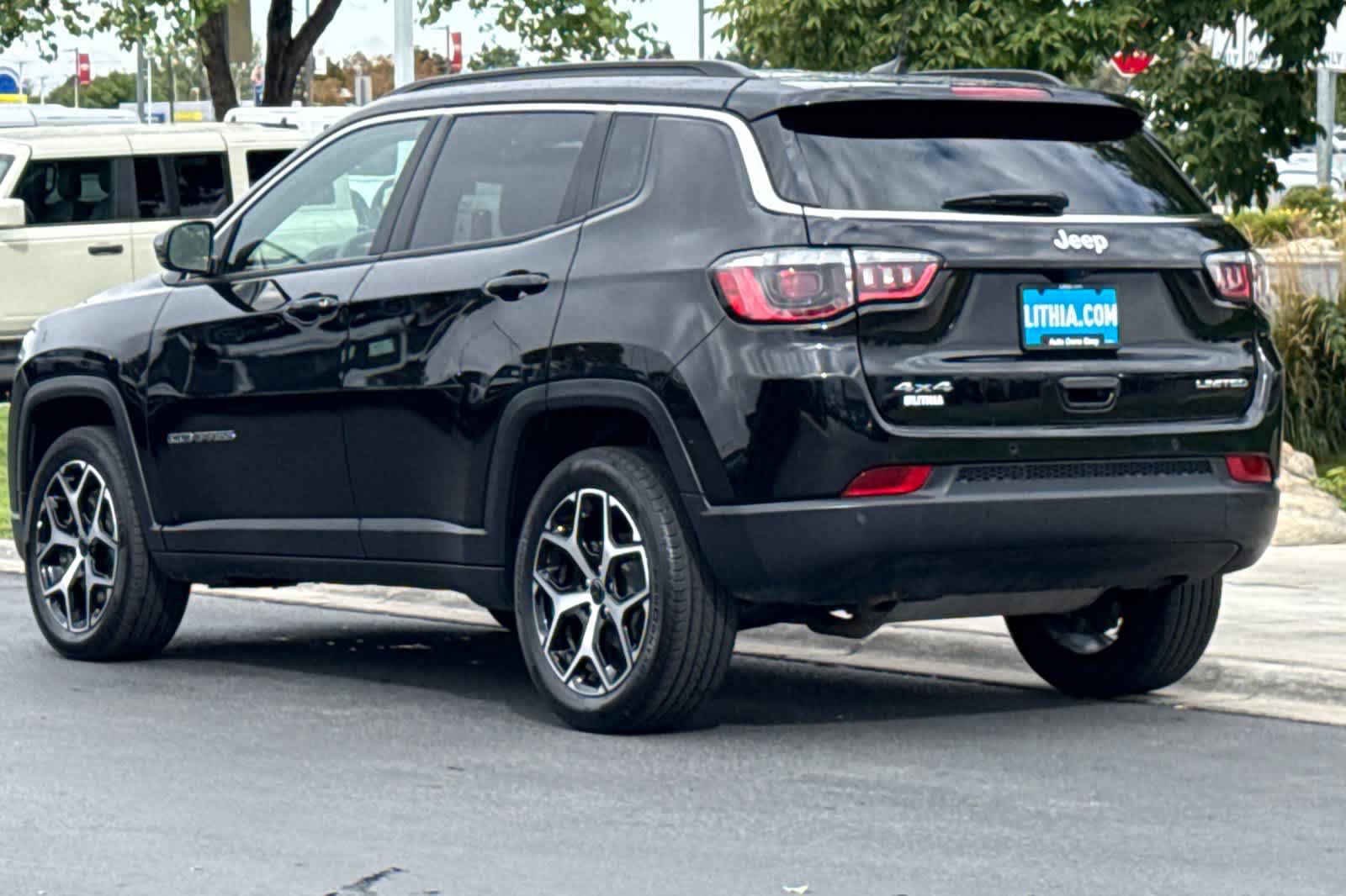 Used 2025 Jeep Compass Limited AWD/4WD image 6