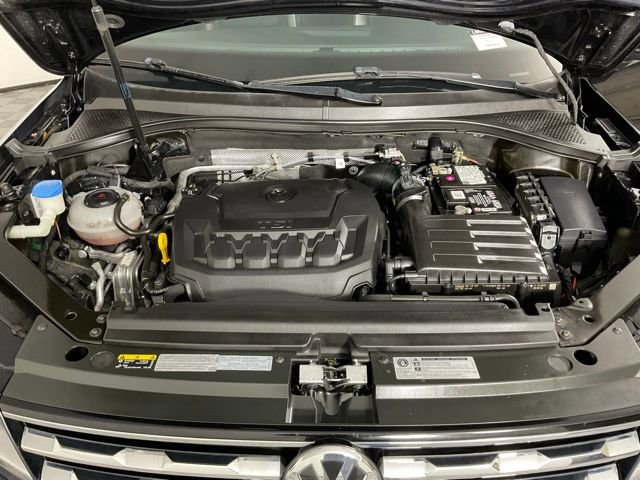 Used 2020 Volkswagen Tiguan SE w/ Panoramic Sunroof Package image 9