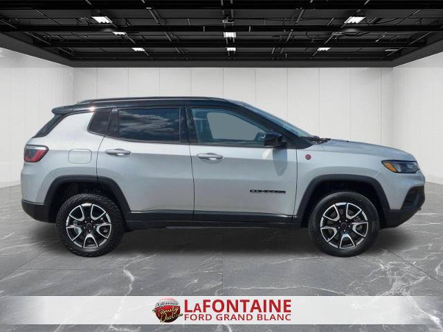 Used 2025 Jeep Compass Trailhawk AWD/4WD image 6