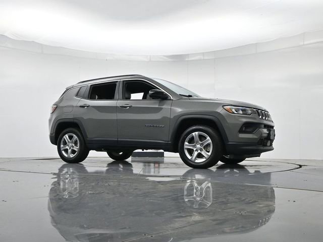Used 2024 Jeep Compass Latitude AWD/4WD image 35
