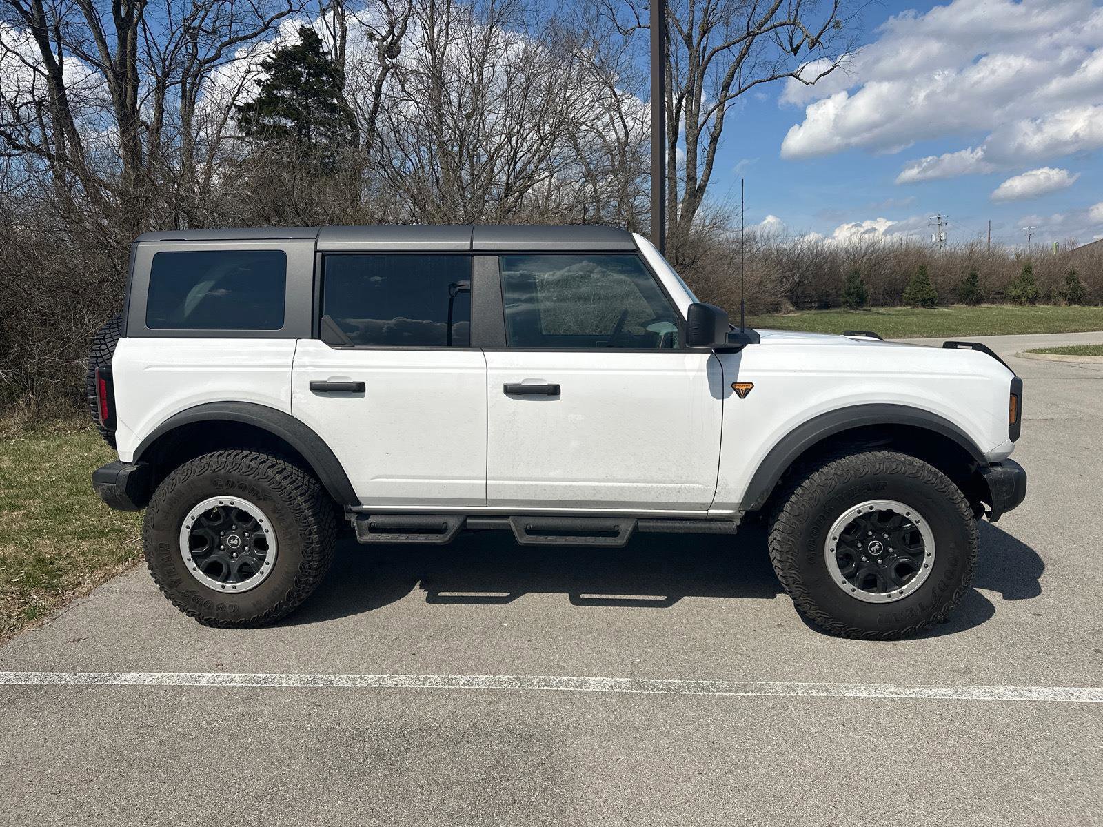 Certified 2023 Ford Bronco Badlands w/ Sasquatch Package image 2