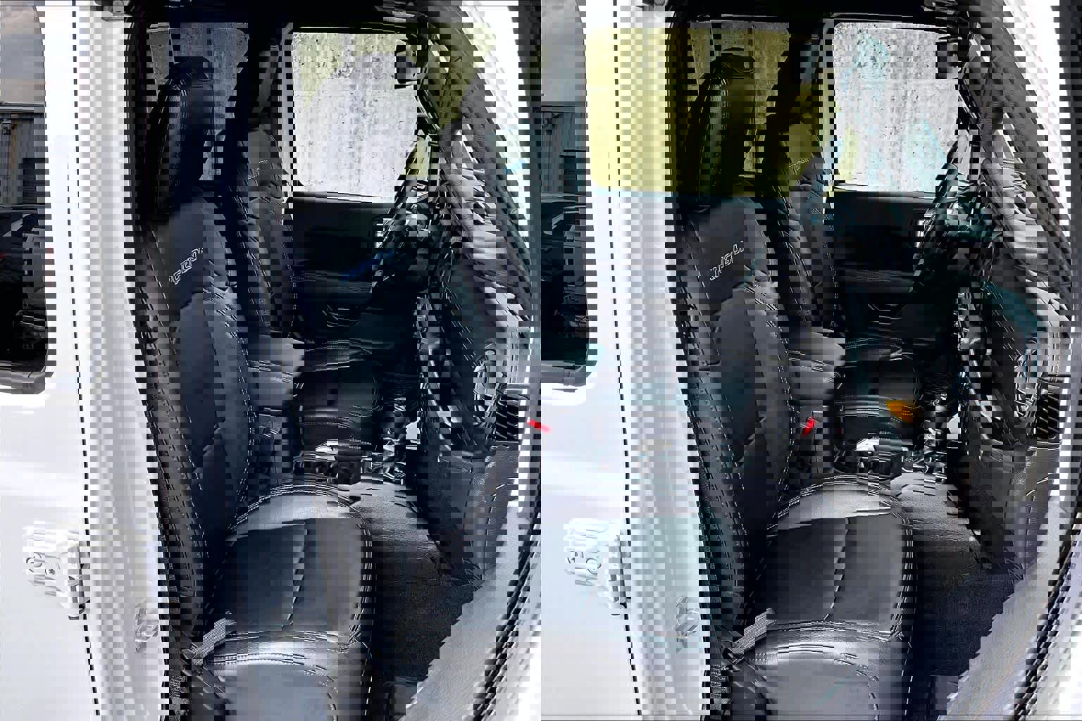 Used 2022 Jeep Wrangler Unlimited Rubicon w/ Cold Weather Group image 9