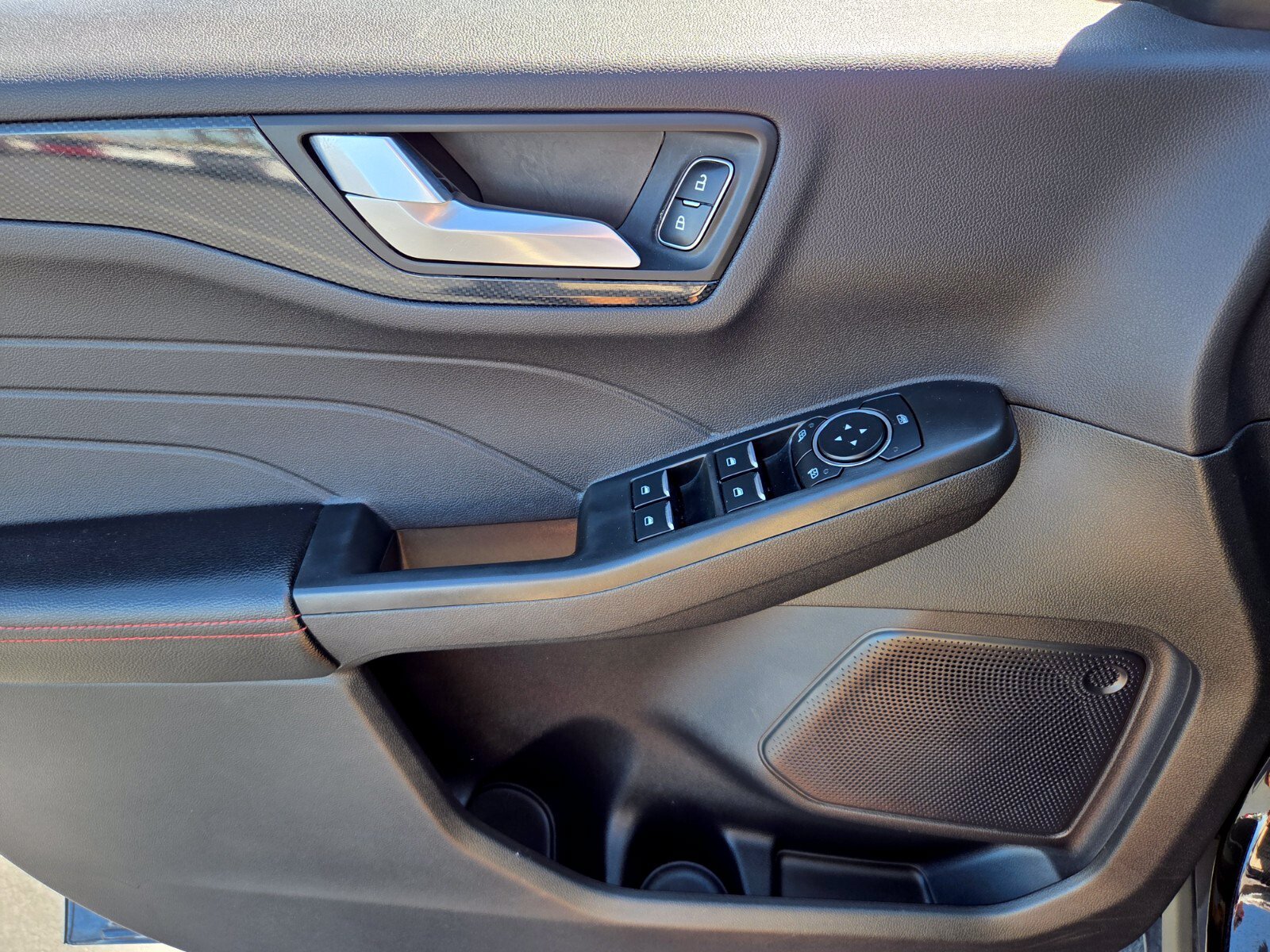 Certified 2025 Ford Escape ST-Line FWD image 17