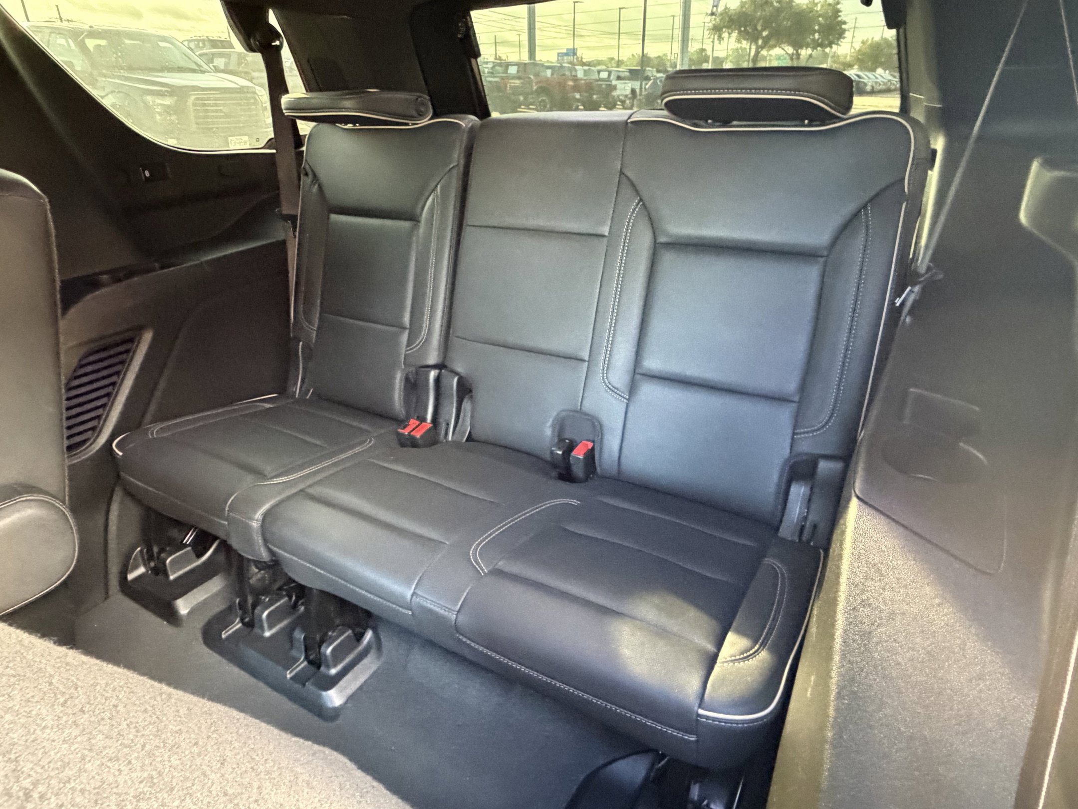 Used 2023 GMC Yukon SLT AWD/4WD image 23