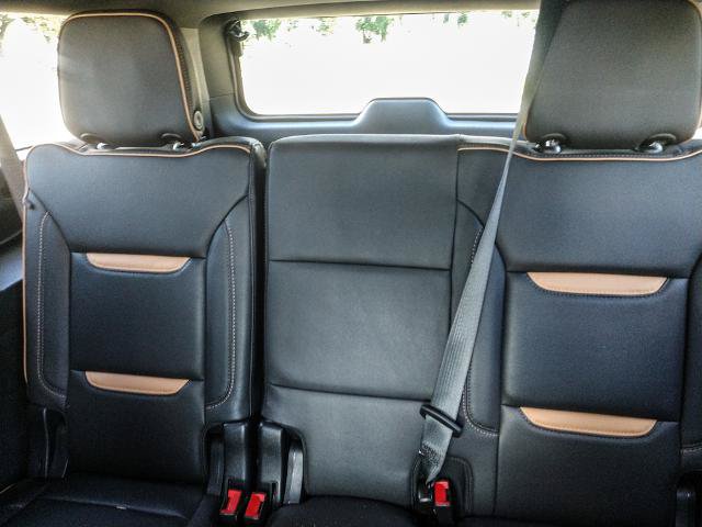 Used 2023 GMC Yukon XL AT4 w/ AT4 Premium Plus Package AWD/4WD image 16