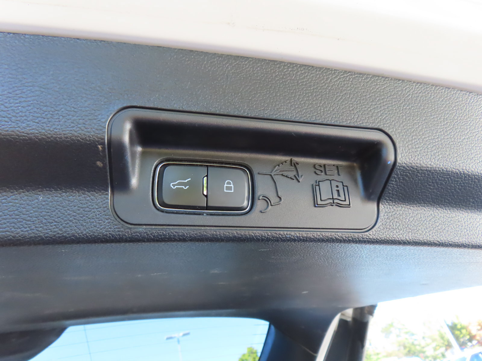 Certified 2020 Ford Explorer XLT w/ Equipment Group 202A AWD/4WD image 36