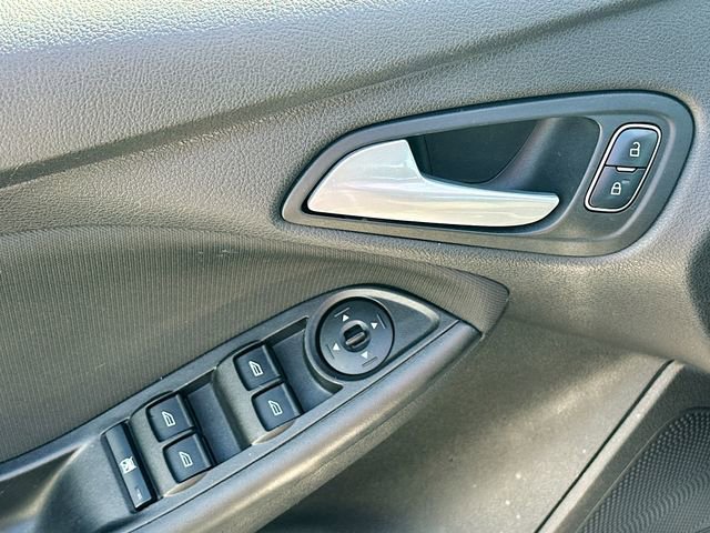 Certified 2018 Ford Focus SE image 17