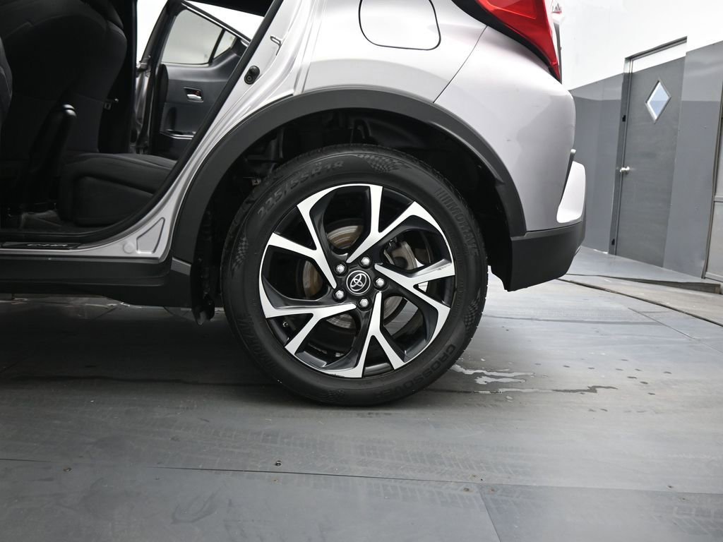 Used 2018 Toyota C-HR XLE image 18