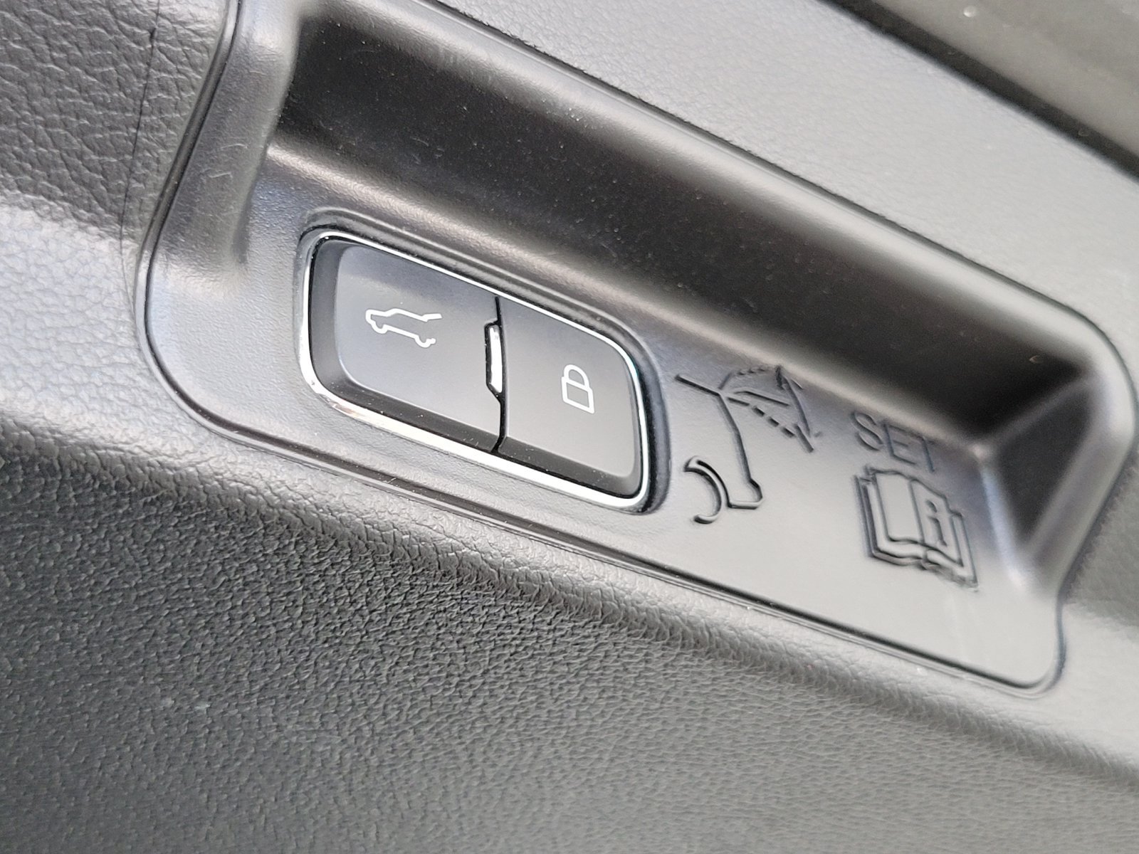 Certified 2020 Ford Explorer Limited AWD/4WD image 31