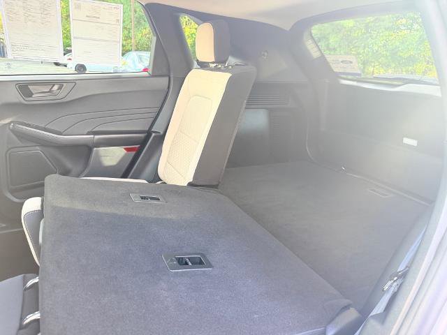 Certified 2022 Ford Escape SE w/ SE Sport Appearance Package image 22