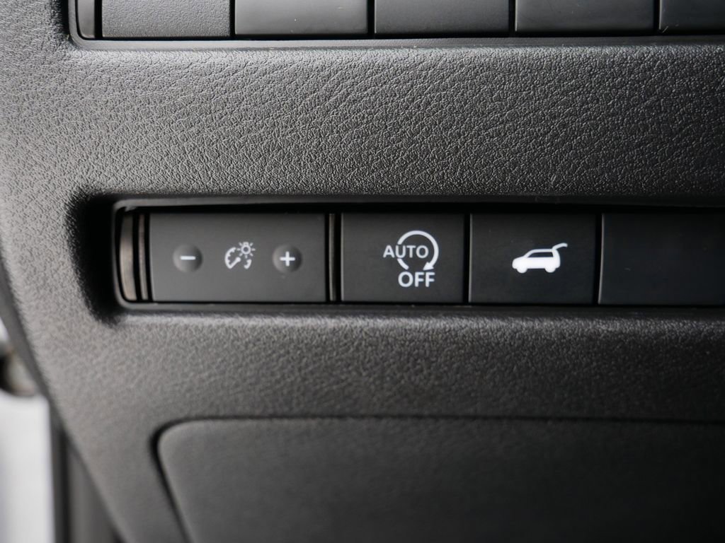 Used 2025 Nissan Rogue SV AWD/4WD image 16