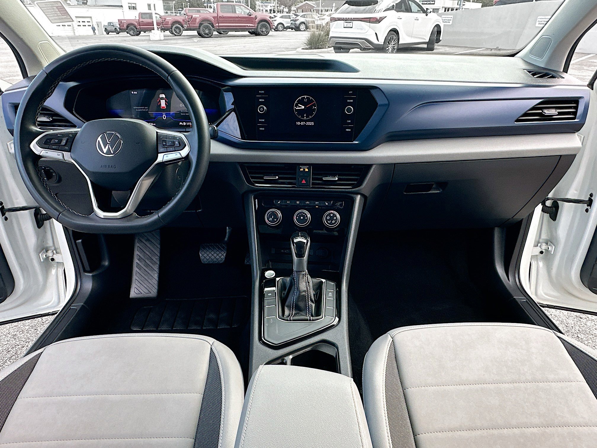 Used 2023 Volkswagen Taos SE image 6