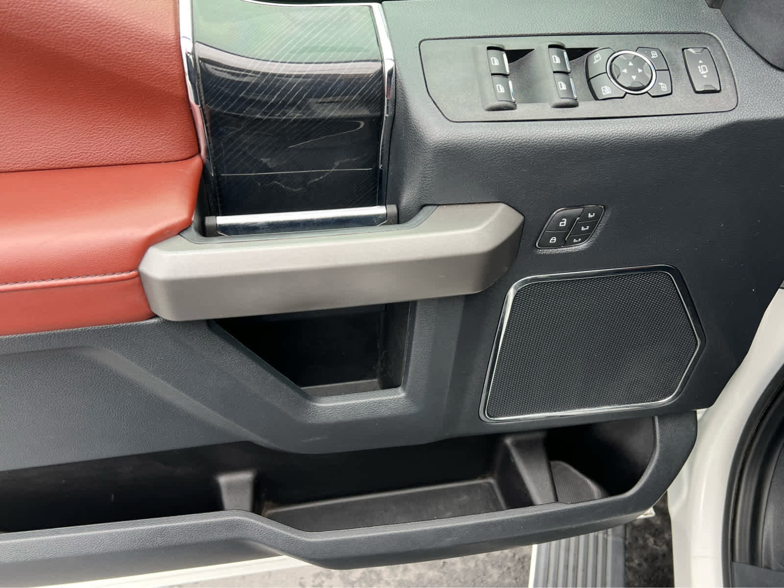 Certified 2022 Ford F450 Platinum w/ FX4 Off-Road Package image 30