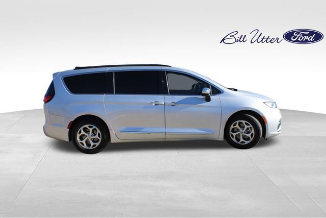 Used 2023 Chrysler Pacifica Limited image 6