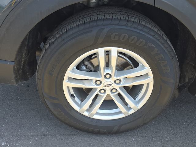 Certified 2023 Ford Explorer XLT w/ Equipment Group 202A AWD/4WD image 5