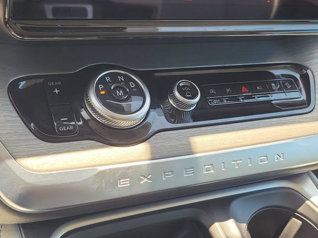 Certified 2025 Ford Expedition Platinum AWD/4WD image 11