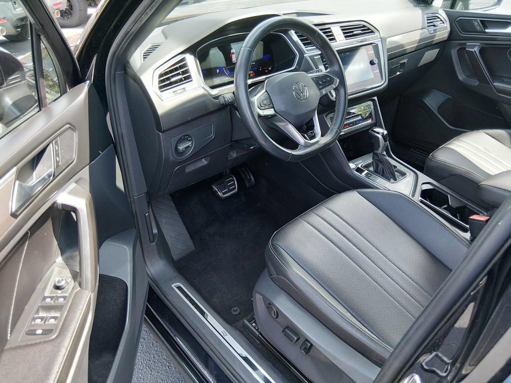 Used 2023 Volkswagen Tiguan SE R-Line FWD image 10