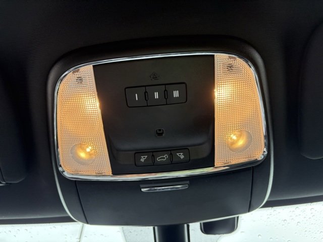 Used 2020 Jeep Grand Cherokee Altitude image 32