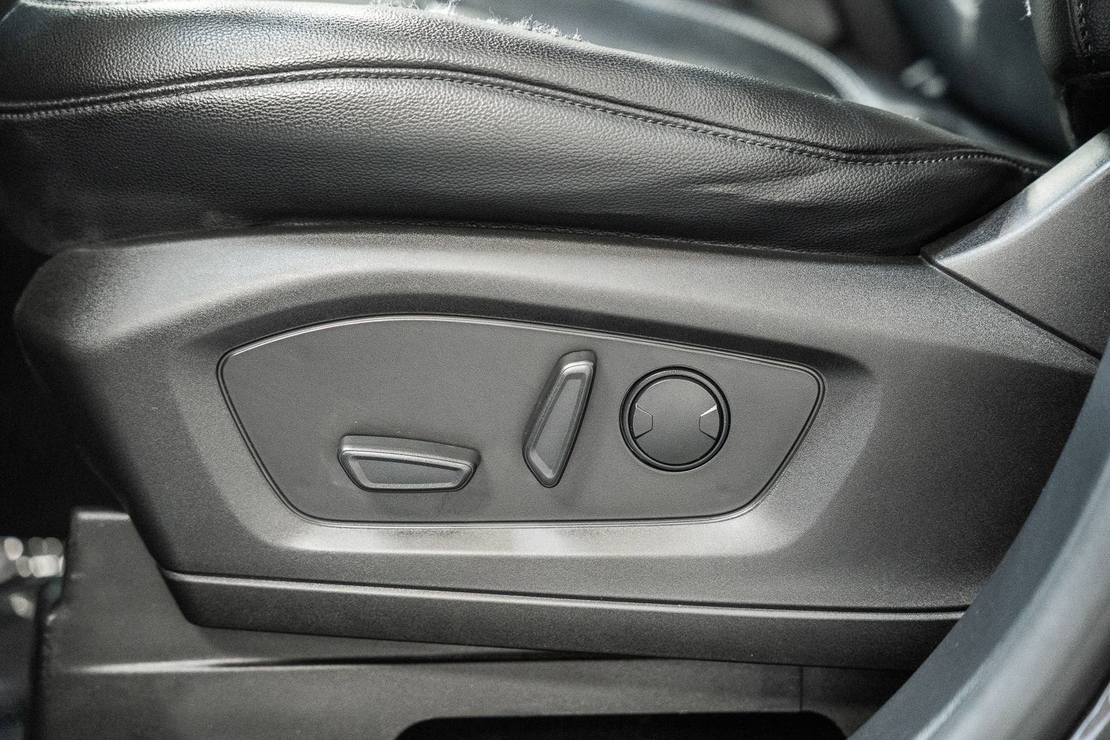 Certified 2020 Ford Explorer XLT w/ Equipment Group 202A image 42