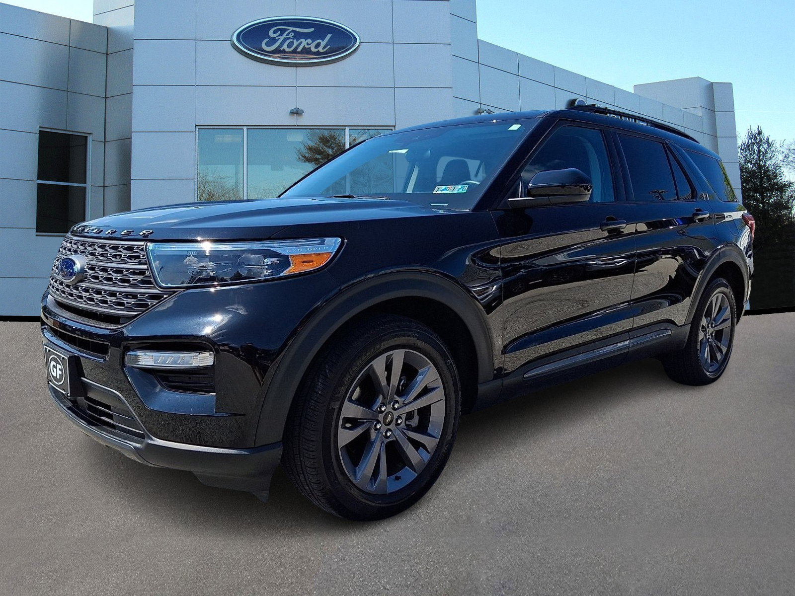 Certified 2024 Ford Explorer XLT w/ Equipment Group 202A AWD/4WD image 4