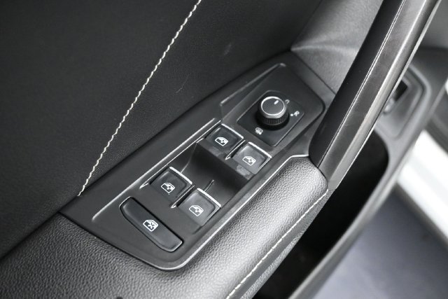 Used 2022 Volkswagen Tiguan SE R-Line FWD image 14