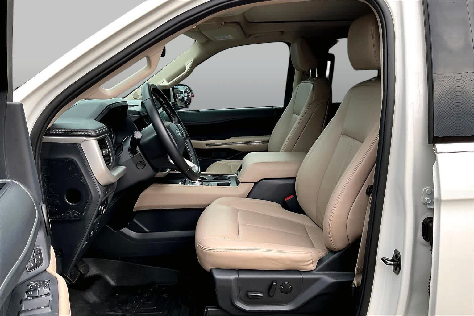 Certified 2024 Ford Expedition XLT RWD image 8